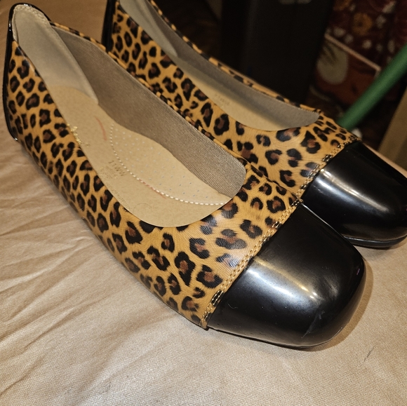 Angel Steps Leopard Print Slip on Flats Woman's Size 11 wide - Picture 6 of 9